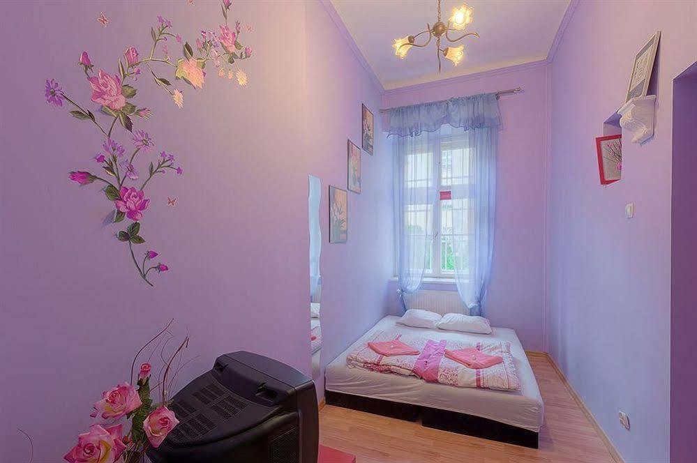 Hostel 70S Краків Екстер'єр фото